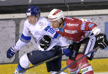 Nomad, Ritten move to final